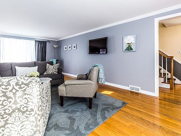 3rd image of 101 Woodside Dr