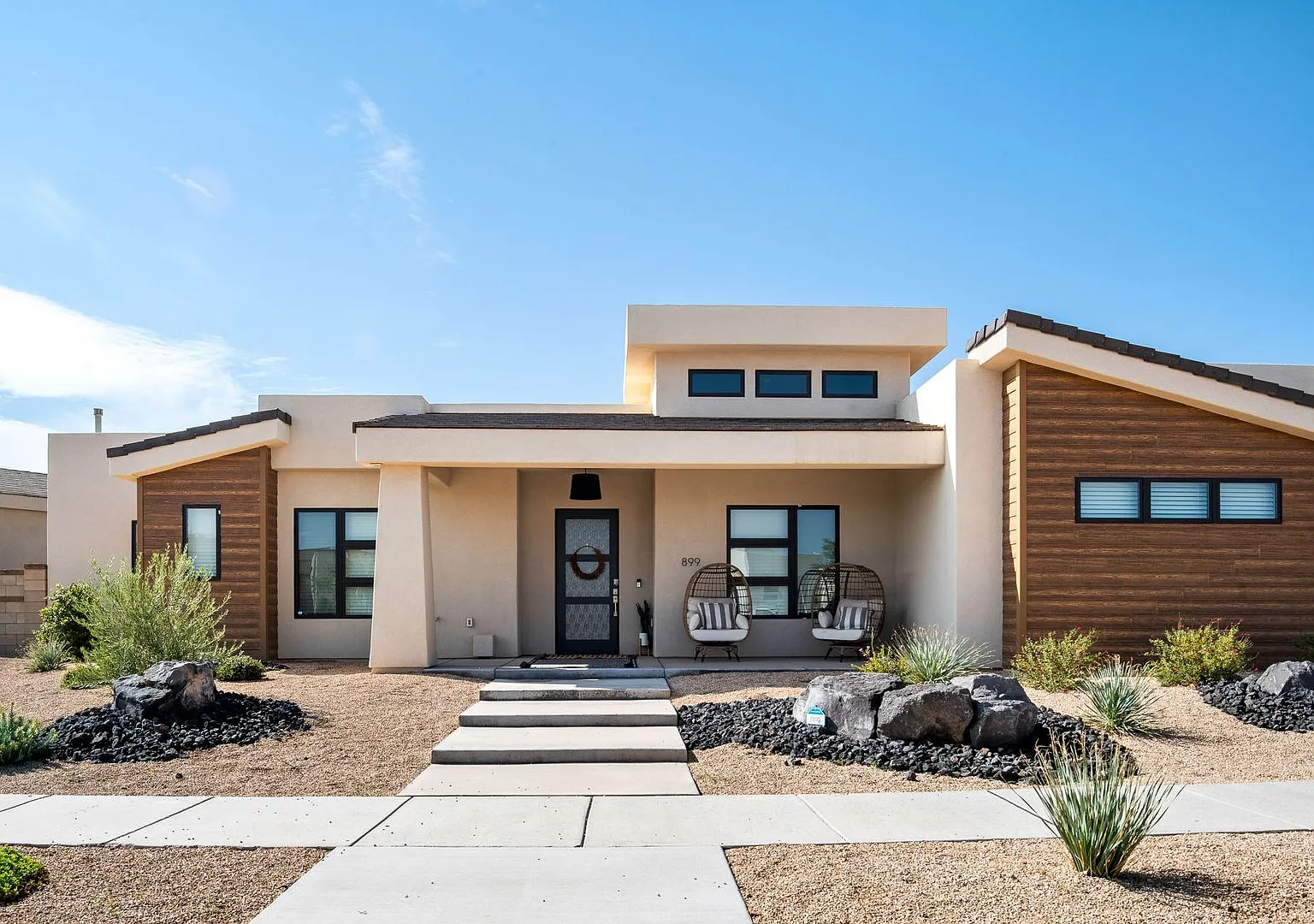Like-New 2021 Single-Level 5 Bed / 4 Bath Dual Primary Suites, High Ceilings & Valley Views | Aub... — Photo 1