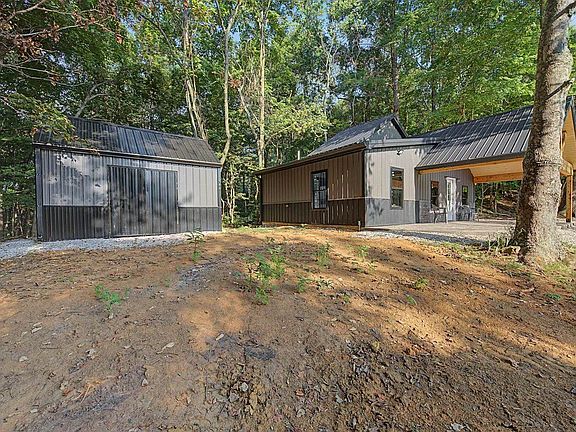 4th image of 575 Larry Hope Rd