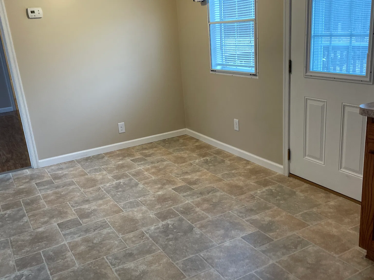 2 bed, 784 sqft, $1,300 — Photo 2