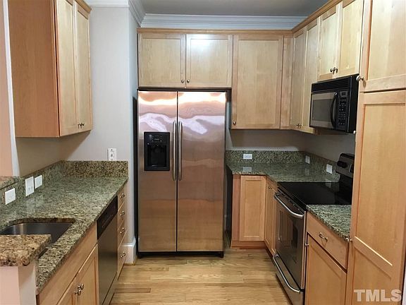 3rd image of 201 Finsbury St APT 101