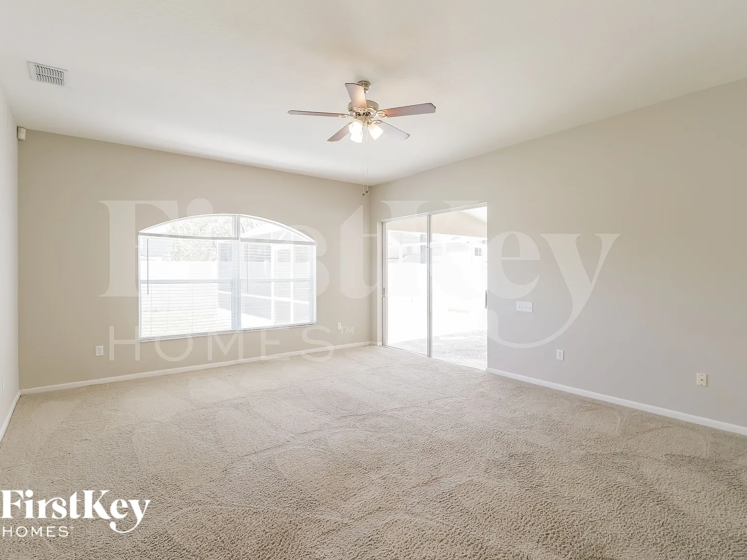 4 bed, 2.0 bath, 2564 sqft, $2,380 — Photo 3