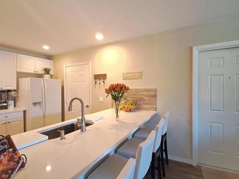 1747 N Dovetail Dr #A — Photo 5