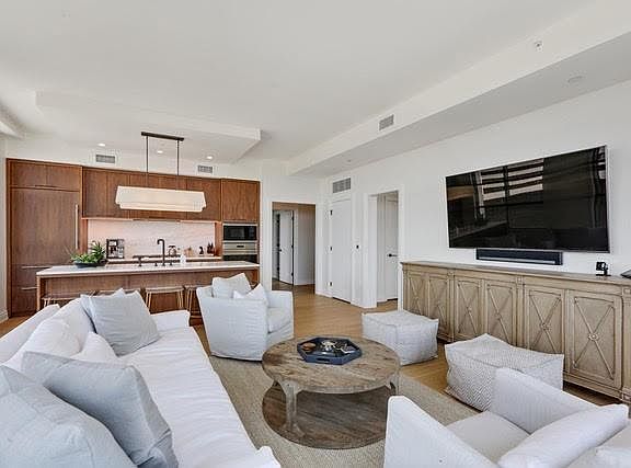 5th image of 1001 Julia St APT 8F