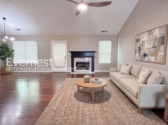 3 bed, 2.0 bath, 1907 sqft, $2,000 — Photo 2