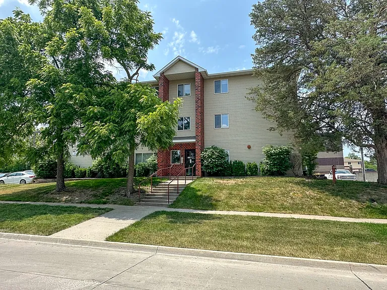 221 Sheldon Ave — Photo 1