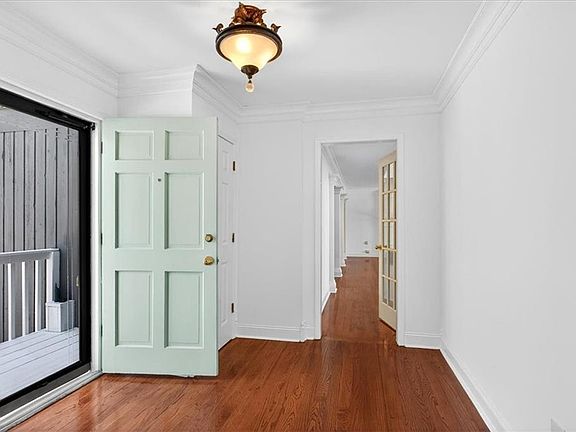 4th image of 2060 Kinridge Rd