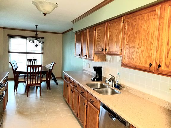 2nd image of 122 Village Creek Dr