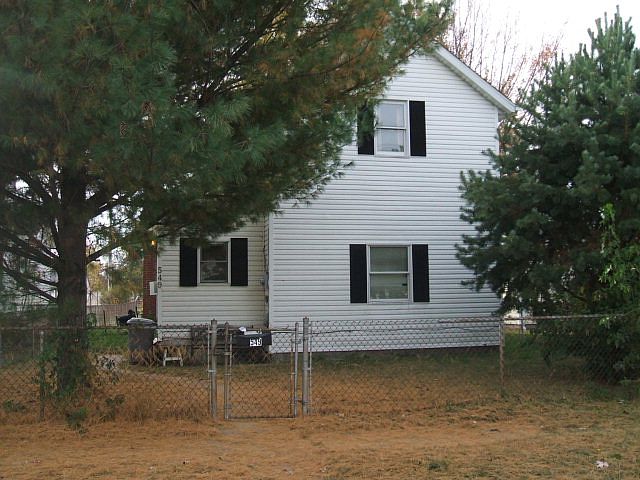 1st image of 549 Lee St