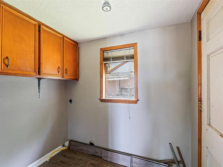 718 E Belmont St — Photo 13