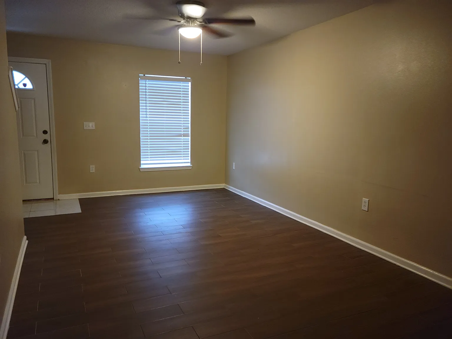 2 bed, 2.5 bath, 1304 sqft, $1,400 — Photo 2