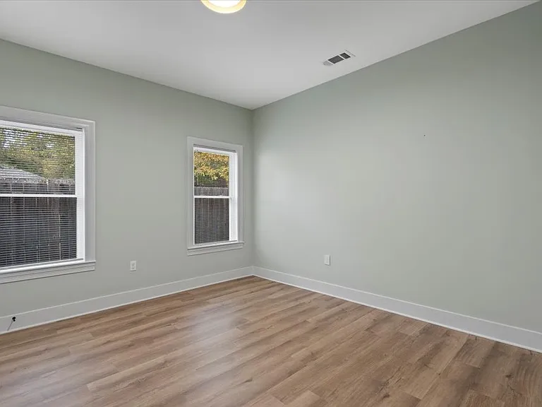 1068 Bruce St — Photo 17