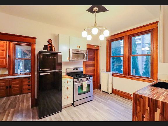 3rd image of 3112 Fremont Ave S Unit 1