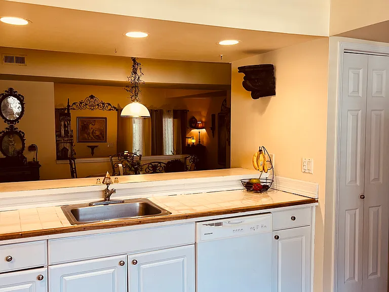 614 Lakefront Cir #614 — Photo 7