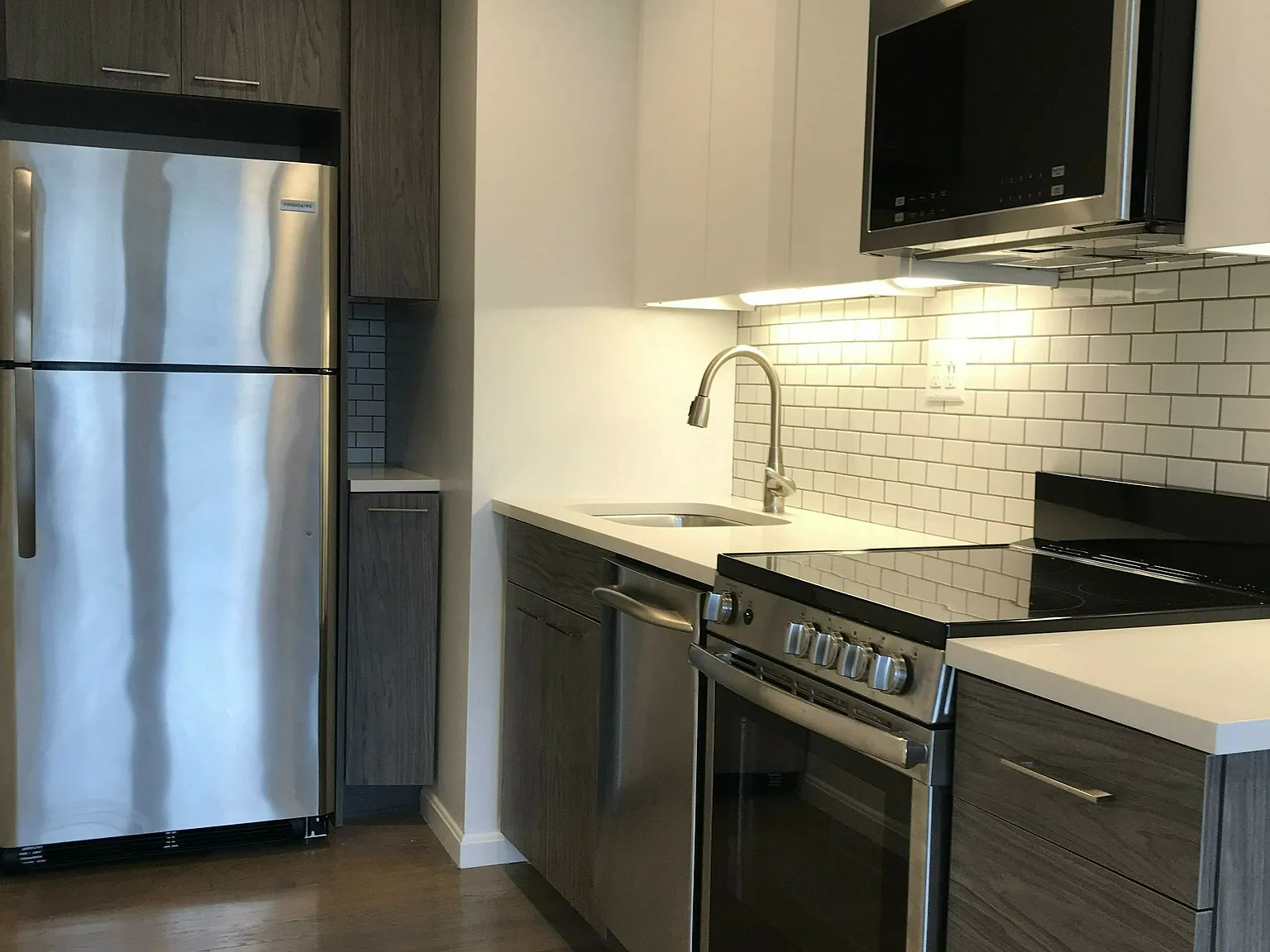 2 bed, 700 sqft, $3,700 — Photo 2