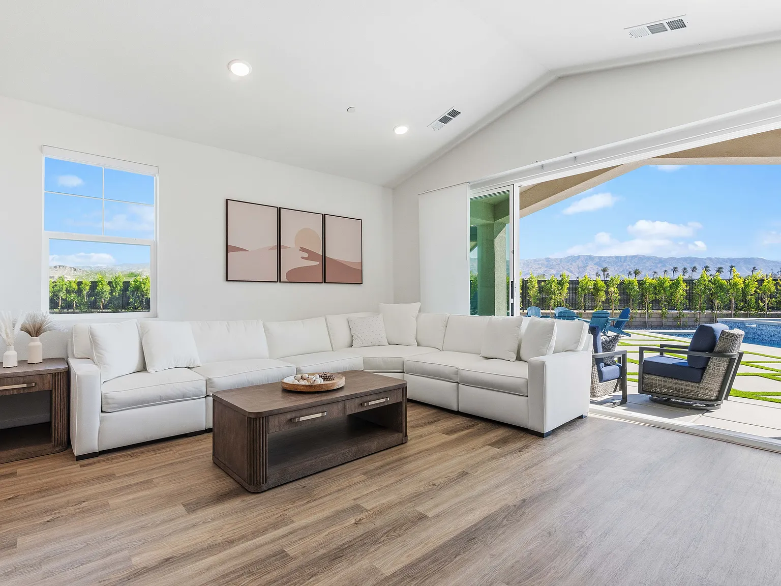 4 bed, 3000 sqft, $14,000 — Photo 3