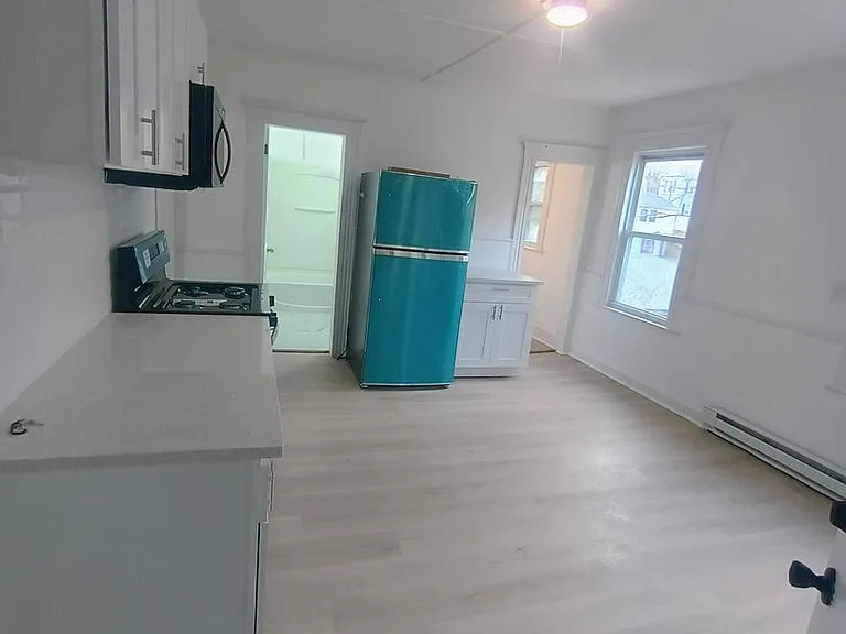 152 Turner Ave — Photo 2