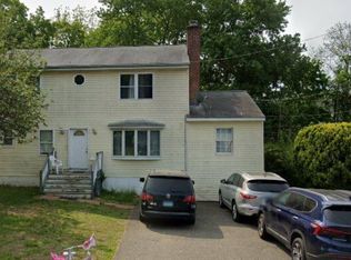 26 Pequonnock Rd, Trumbull, CT 06611