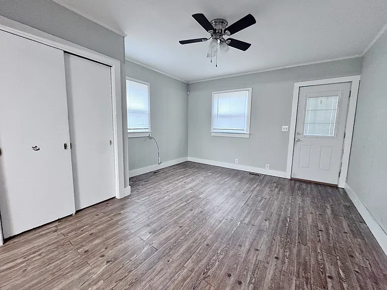 609 Warner Ave — Photo 8