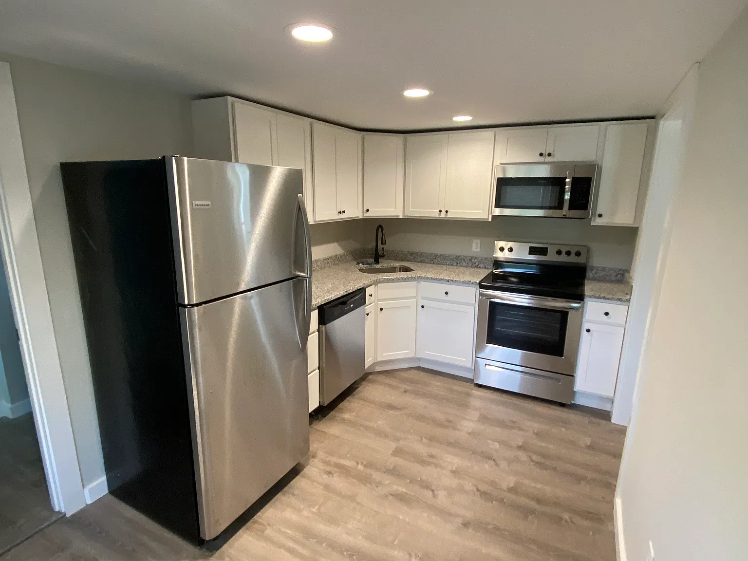 2 bed, 650 sqft, $1,650 — Photo 2
