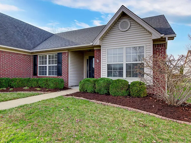 5715 Waveland Cir — Photo 2