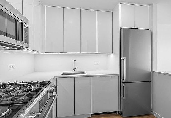 5th image of 124 W 60th St APT 41H