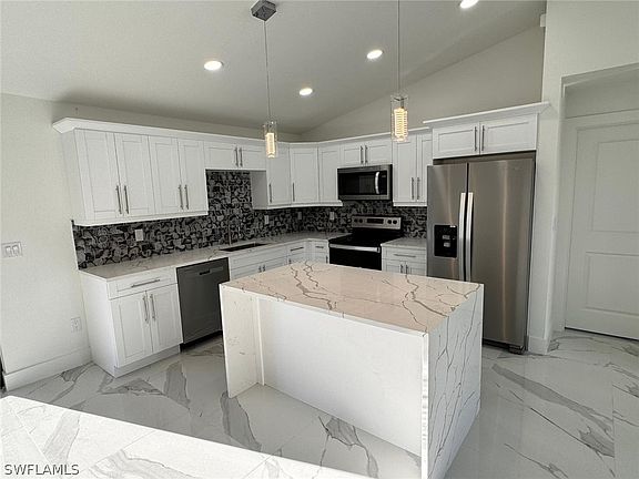 4th image of 2427 NE 23rd Ave