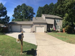 5 Gay Lynn Dr, Poquoson, VA 23662