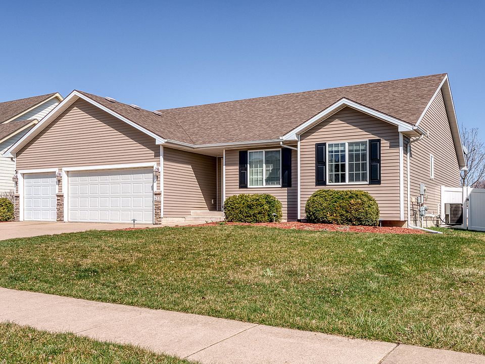 1st image of 675 SE Carefree Ln