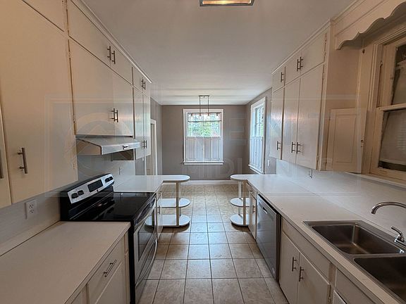 2nd image of 3925 Rosewood Dr #3925