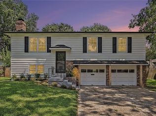 6805 Switzer Ln, Shawnee, KS 66203