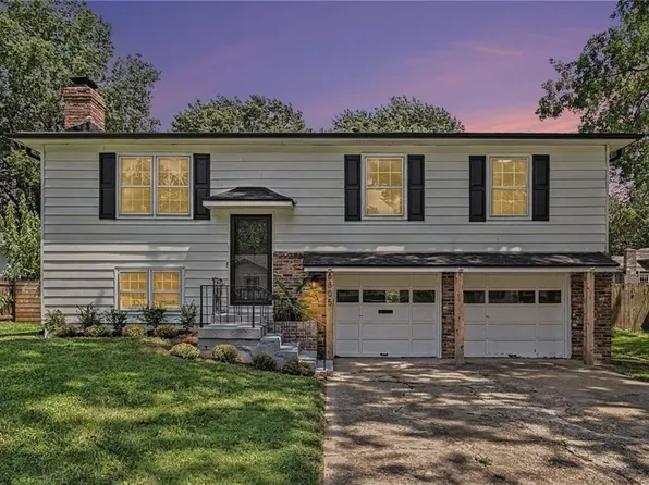 6805 Switzer Ln, Shawnee, KS 66203