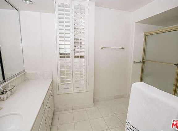 3rd image of 141 S Linden Dr APT 101