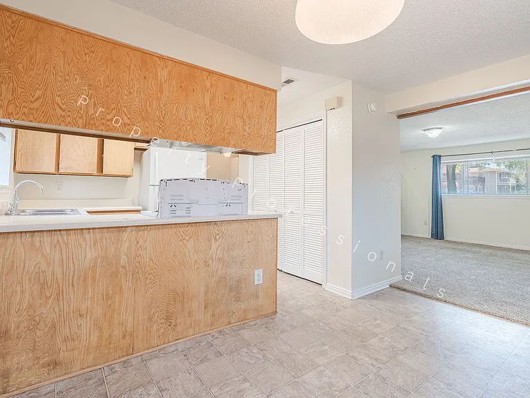 508 E 7th St — Photo 8