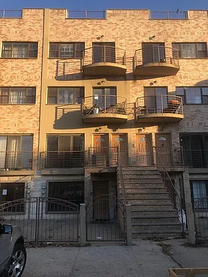 Sold by Peerless Properties Corp | media 1