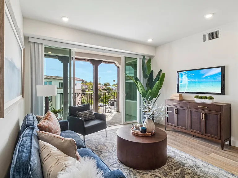 Avia La Jolla — Photo 48