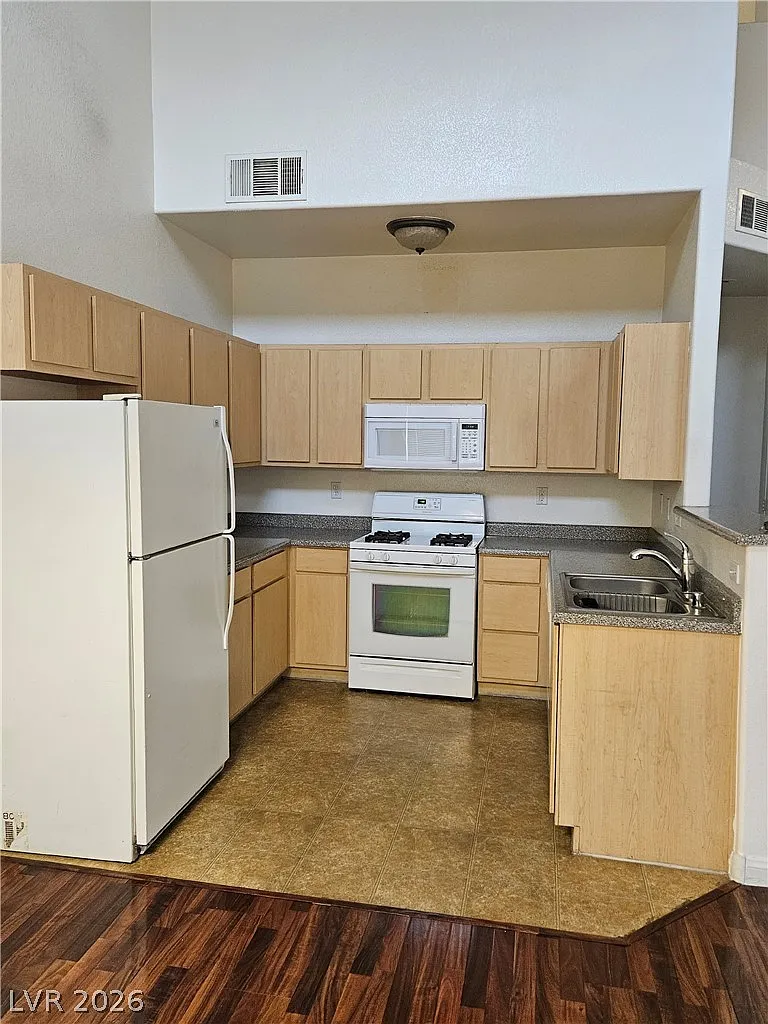 2 bed, 2.5 bath, 1302 sqft, $1,550 — Photo 4