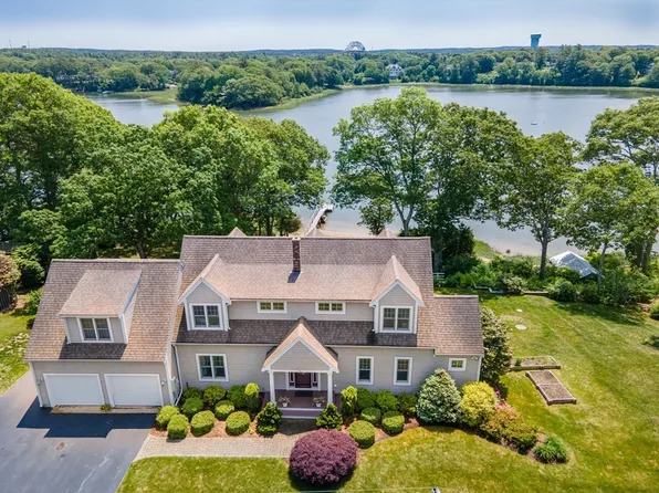 14 Nye Ln, Bourne, MA 02532