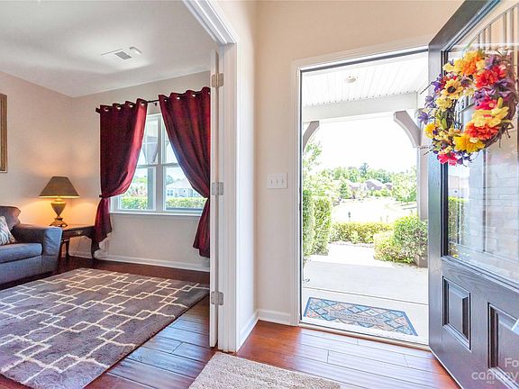 4th image of 2640 Kinmere Dr