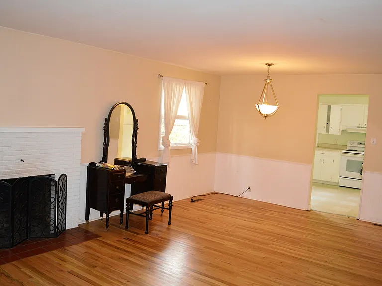 137 Yale Ave — Photo 3