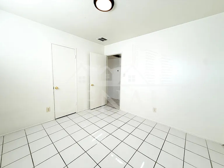 7007 S 8th St — Photo 12