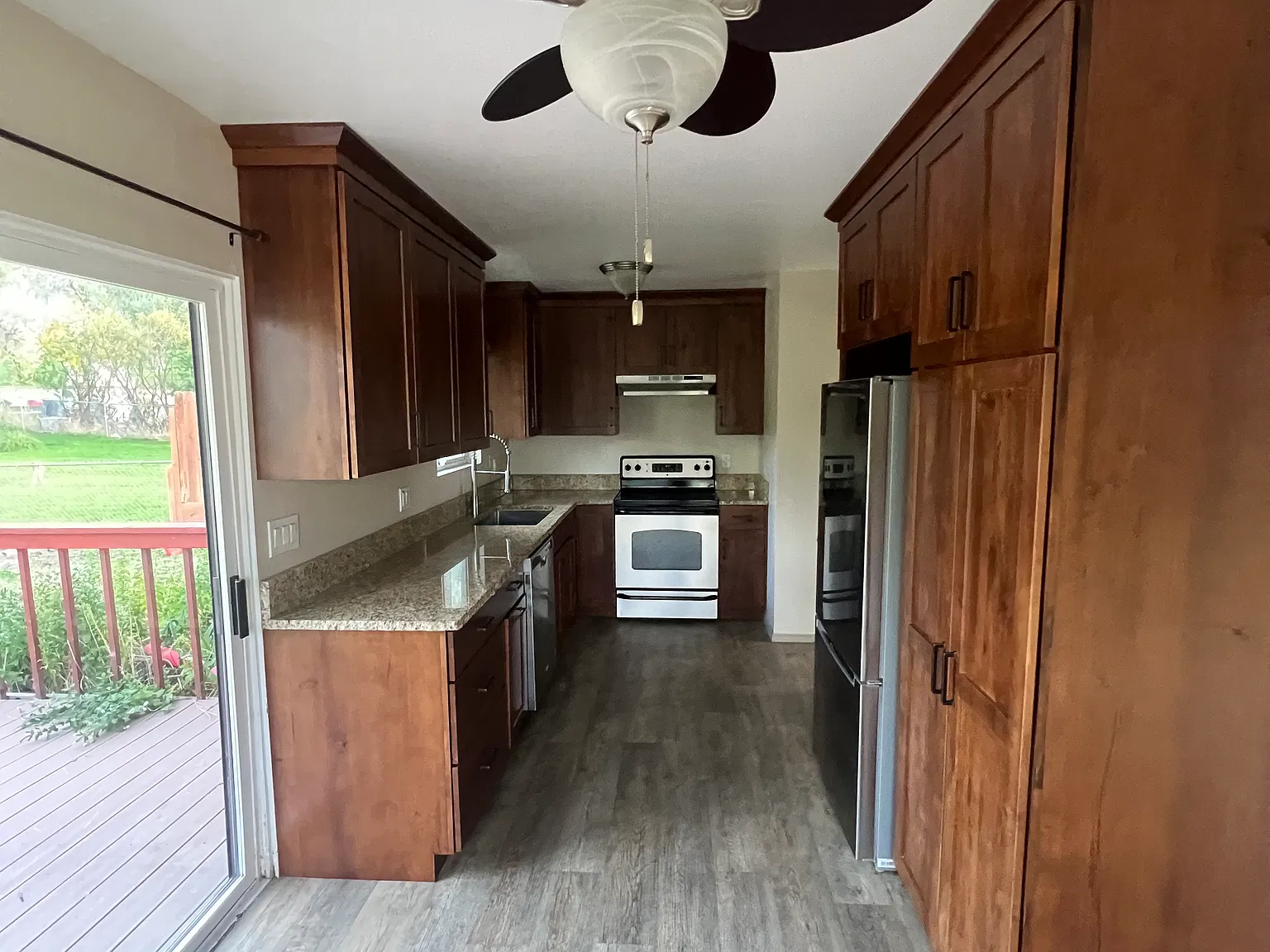 3 bed, 1600 sqft, $2,100 — Photo 2