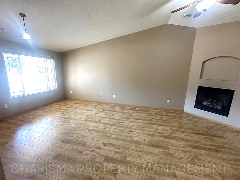 DBK Brandon Townhomes — Photo 48