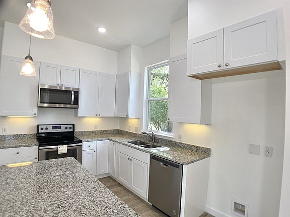 5th image of 255 Lourdes Ct Unit B