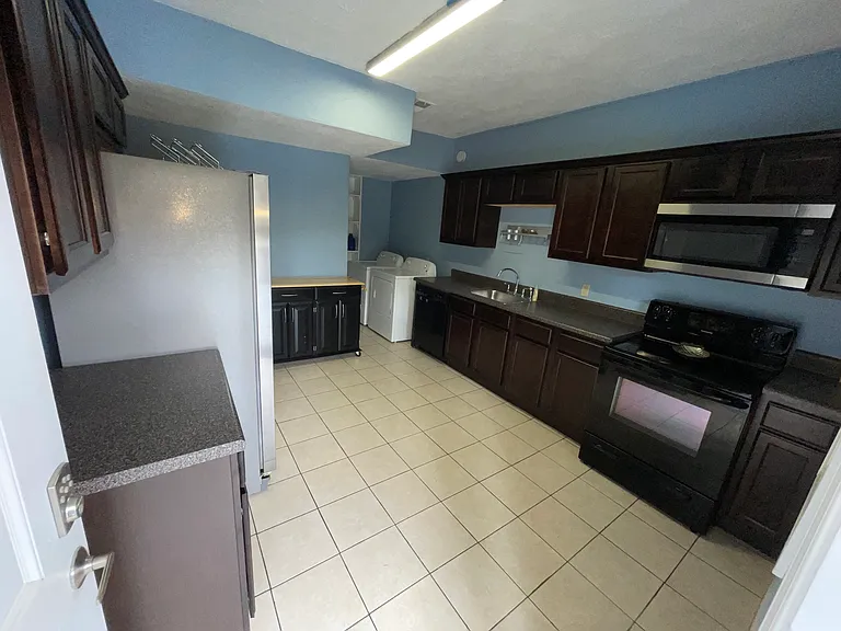 160 Arcadia Cir NW #D — Photo 2