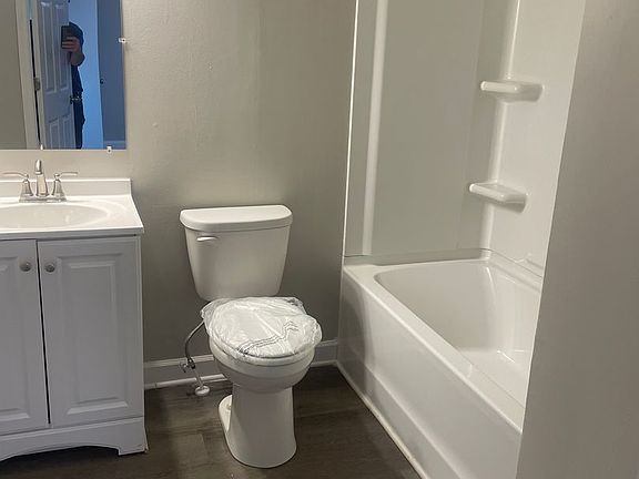 2nd image of 416 W 27th St