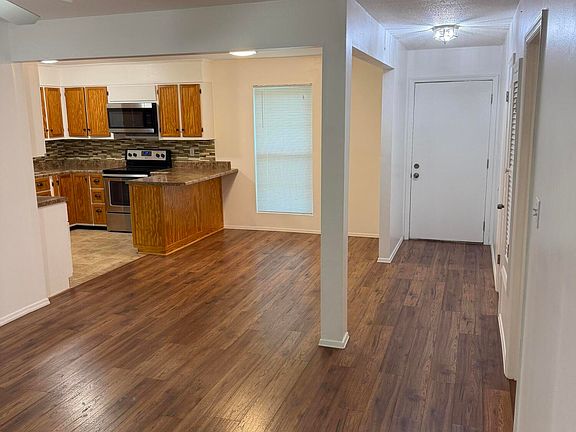 3rd image of 121 Hollingsworth Drive