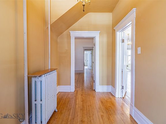 4th image of 822 W Park St