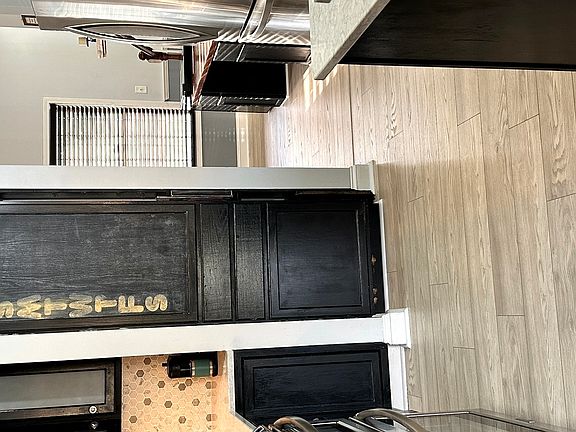 4th image of 579 Kennedy St