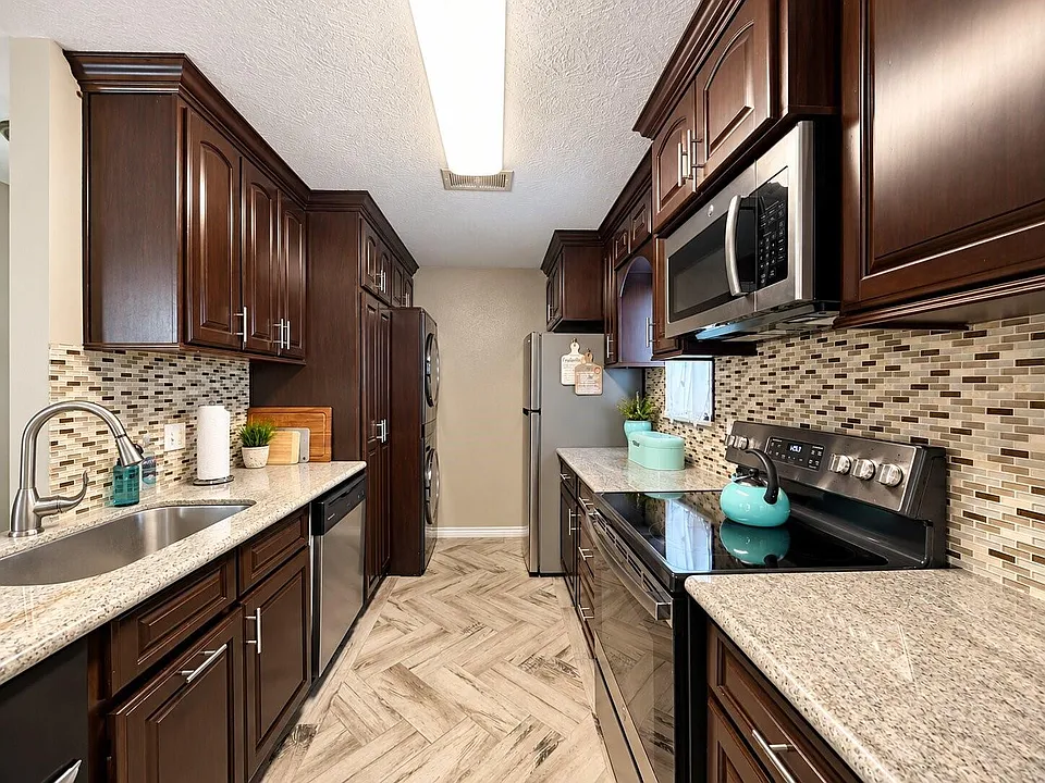 18800 Egret Bay Blvd #703